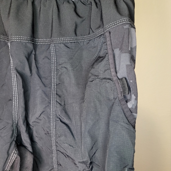 Endura Humvee Biking Cargo Shorts size XLarge in Black Camo w Belt - Picture 11 of 15